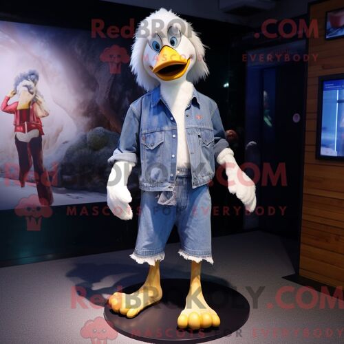 Costume Mascotte Redbrokoly D Oie Blanche Personnage Habillé D Un Short En Jean Et De Pinces À Cheveux