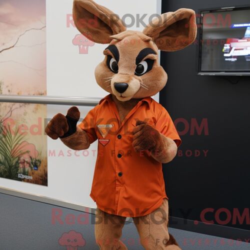 Costume Mascotte Redbrokoly De Kangourou Rouille Personnage Habillé Avec Un Short Et Des Gants