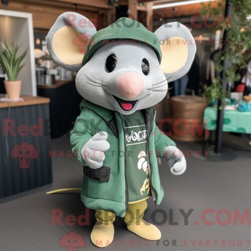 Personnage De Costume De Mascotte Redbrokoly De Souris Verte Habillé Avec Un T-Shirt Henley Et Des Clips Pour Écharpe