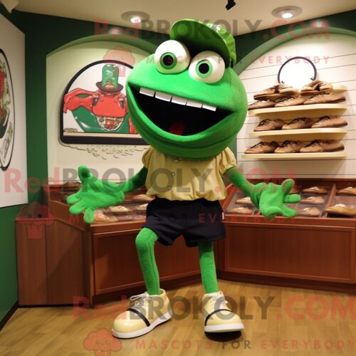 Costume De Mascotte Redbrokoly De Gâteaux De Crabe Vert Habillé D Un T-Shirt Henley Et De Pinces À Chaussures