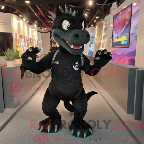 Costume De Mascotte Redbrokoly De Dragon Noir Habillé Avec Un Short De Course Et Des Sacs À Dos