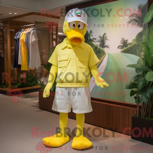 Costume Mascotte Redbrokoly De Cygnes Jaune Citron Habillé Avec Un Bermuda Et Une Casquette