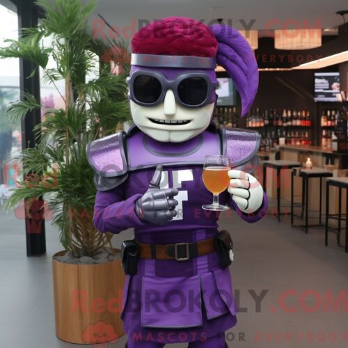 Costume De Mascotte Redbrokoly De Soldat Spartiate Violet Habillé D Une Robe De Cocktail Et De Lunettes De Lecture