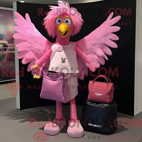 Mascotte Redbrokoly De Harpie Rose Personnage Habillé Avec Un Jean Maman Et Des Sacs À Main