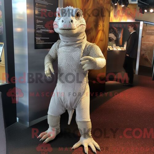 Costume De Mascotte Redbrokoly De Dragon De Komodo Argenté Personnage Habillé Avec Un Pantalon Habillé Et Des Bracelets De Cheville