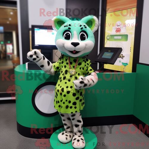 Costume De Mascotte Redbrokoly De Guépard Vert Personnage Habillé D Une Robe Trapèze Et De Boucles D Oreilles