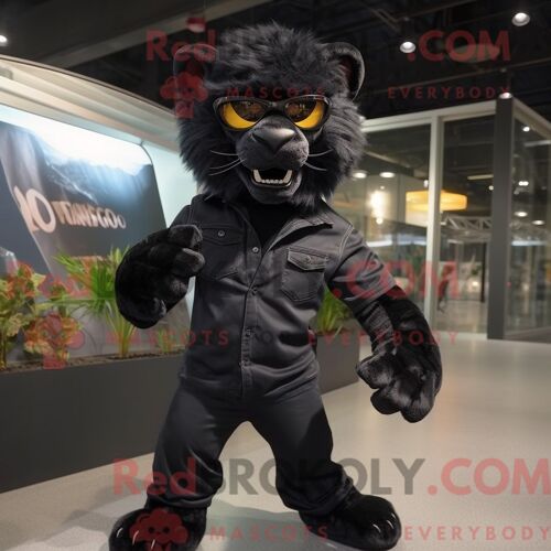 Costume Mascotte Redbrokoly De Smilodon Noir Personnage Habillé Avec Un Jean Flare Et Des Lunettes De Soleil