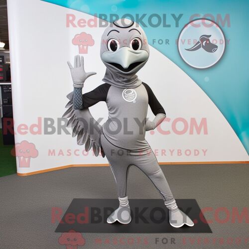 Costume De Mascotte Redbrokoly De Blackbird Argenté Personnage Habillé Avec Un Pantalon Et Une Casquette De Yoga