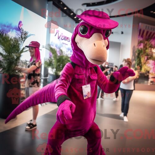Personnage De Costume De Mascotte Redbrokoly De Velociraptor Magenta Habillé Avec Un Jegging Et Des Ceintures De Smoking