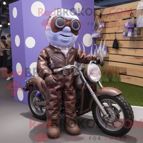 Personnage De Costume De Mascotte Redbrokoly De Barre De Chocolat À La Lavande Habillé Avec Une Veste De Moto Et Des Bretelles