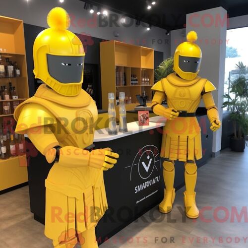 Costume De Mascotte Redbrokoly De Lynx Violet Habillé D Une Jupe Circulaire Et De Bracelets De Cheville