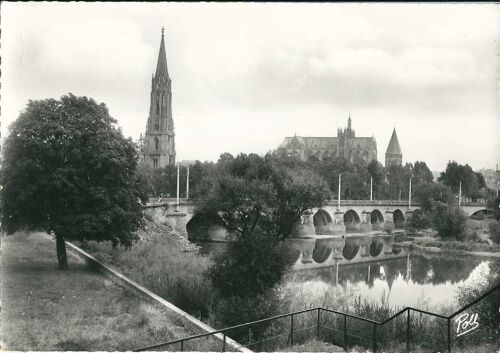 France, Belle Carte Postale Ancienne Metz - Moselle - Le Pont Des Morts Et La Cathédrale - Noir Et Blanc, Occasion (Écrite), Tbe - A Voyagé Sous Enveloppe. -