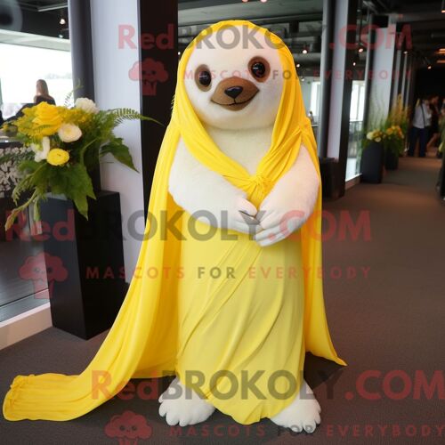 Costume De Mascotte Redbrokoly De Paresseux Jaune Citron Habillé D Une Robe De Mariée Et D Épingles À Châle
