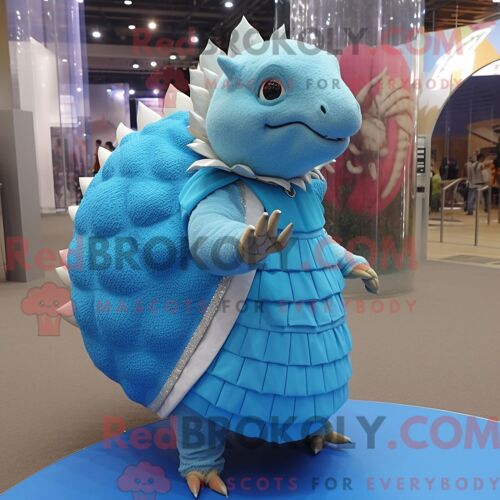 Costume Mascotte Redbrokoly De Tatou Bleu Ciel Habillé Avec Une Mini Jupe Et Des Anneaux