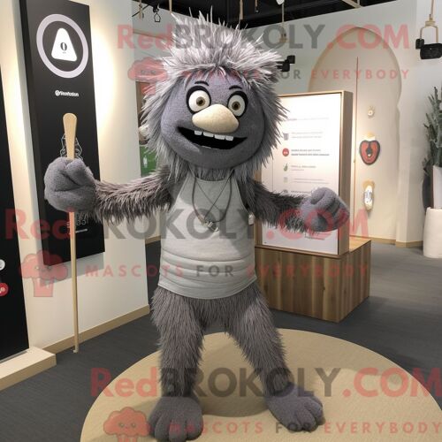 Personnage Mascotte Redbrokoly De Lanceur De Couteaux Gris Habillé D Un Cardigan Et De Bracelets De Cheville