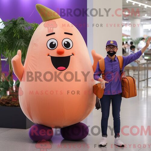Personnage De Costume De Mascotte Redbrokoly D Aubergine Pêche Habillé Avec Un Jean Maman Et Des Sacs Messager