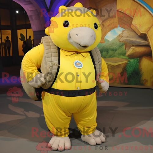 Costume Mascotte Redbrokoly De Glyptodon Jaune Habillé D Un Gilet Et De Bretelles