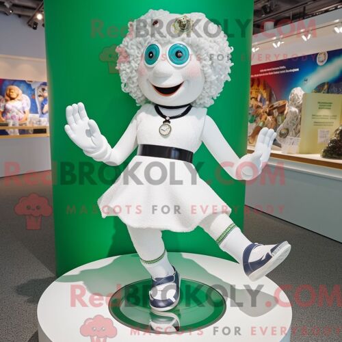 Mascotte Redbrokoly De Chaussures De Danse Irlandaises Blanches Personnage Habillé Avec Un Maillot De Bain Une Pièce Et Des Montres-Bracele