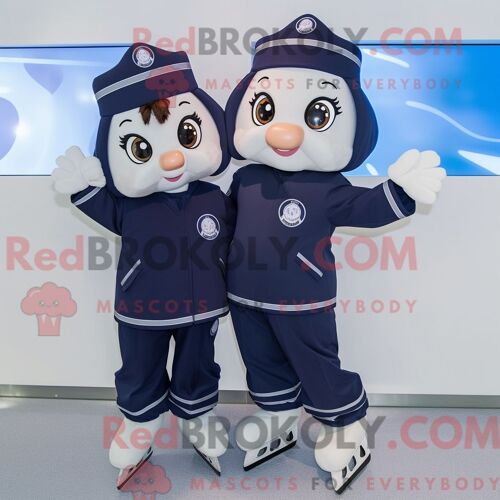 Personnage De Costume De Mascotte Redbrokoly De Vache De Guernesey Habillé Avec Un Short Et Des Sacs À Dos