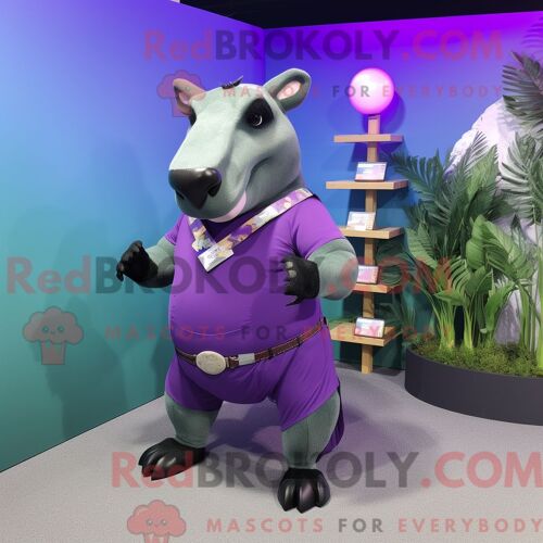 Costume Mascotte Redbrokoly De Tapir Violet Personnage Habillé Avec Un Bikini Et Des Ceintures
