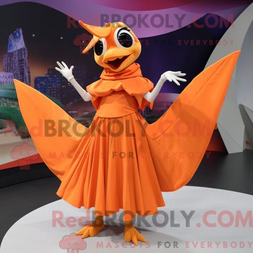 Costume Mascotte Redbrokoly De Ptérodactyle Orange Habillé D Une Jupe Plissée Et De Clips Pour Écharpe