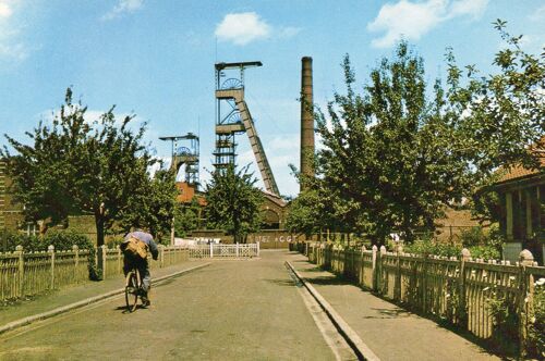 Carte Postale Non Ecrite - Milieu Xx Eme Siecle N° 2625 - Waziers - 59 - Nord - Fosse Gayant Et Nouvelle Cite Paradis - Edition De L'europe Pierron