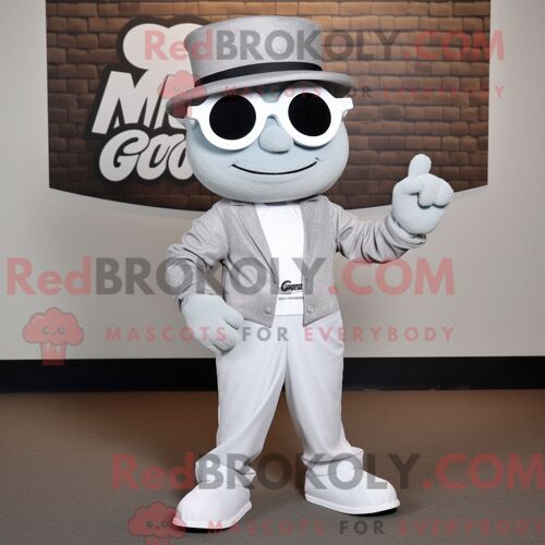 Costume De Mascotte Redbrokoly Silver Momentum Habillé Avec Un Pantalon Habillé Et Une Casquette
