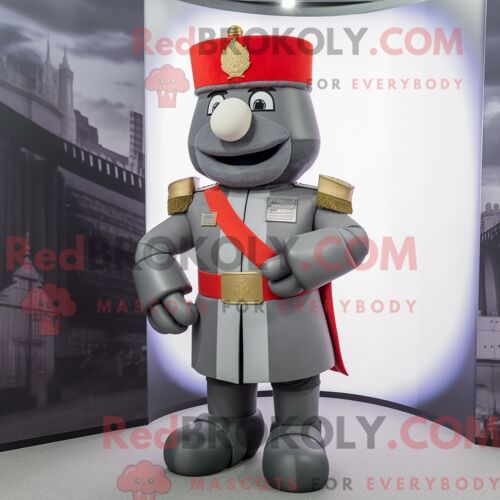 Costume De Mascotte Redbrokoly De La Garde Royale Britannique Grise Habillé D Un Débardeur Et De Montres-Bracelets