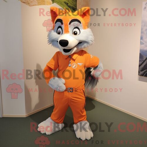 Costume Mascotte Redbrokoly De Cerf Beige Habillé D Un Débardeur Et De Ceintures De Smoking