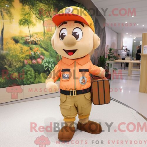 Costume Mascotte Redbrokoly D Abricot Personnage Habillé D Un Pantalon Cargo Et De Broches