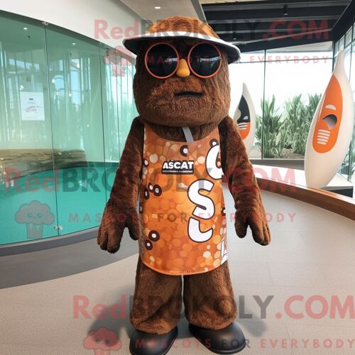 Costume Mascotte Redbrokoly De Mouette Orange Habillé D Une Combishort Et De Pinces À Écharpe