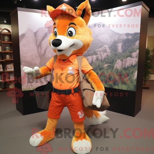 Costume Mascotte Redbrokoly De Loup Orange Habillé Avec Un Bermuda Et Des Portefeuilles