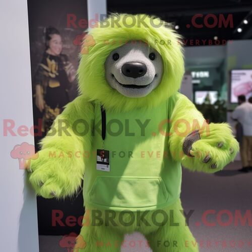 Costume De Mascotte Redbrokoly De Corned-Beef Et De Chou Vert Citron Habillé D Un Imperméable Et D Écharpes