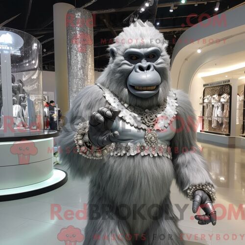 Costume Mascotte Redbrokoly De Gorille Argenté Personnage Habillé Avec Une Robe Midi Et Des Bagues