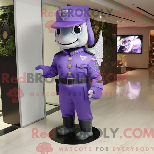 Costume De Mascotte Redbrokoly De Soldat De L Armée De L Air Violette Habillé D Une Robe Fourreau Et De Pinces À Chaussures