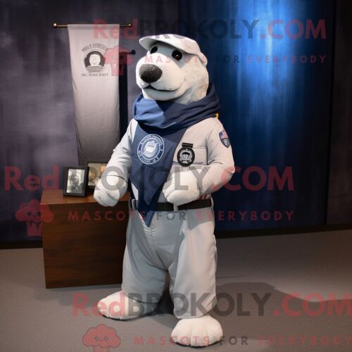 Personnage De Costume De Mascotte Redbrokoly De Soldat De L Armée Marron Habillé Avec Un T-Shirt Henley Et Des Porte-Clés