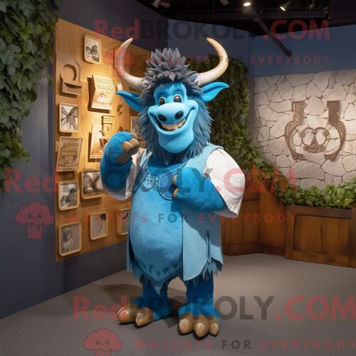 Mascotte Redbrokoly De Minotaure Bleu Personnage Habillé Avec Un Gilet Et Des Pochettes