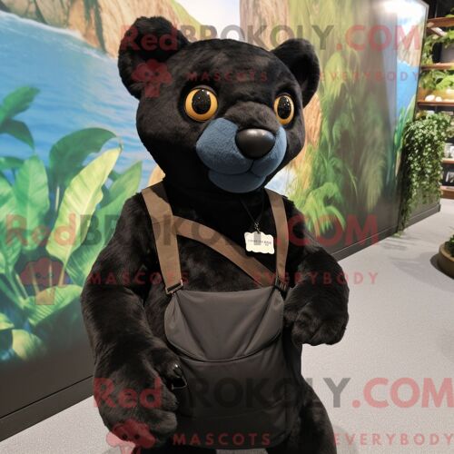 Costume Mascotte Redbrokoly De Jaguarundi Noir Habillé D Un Débardeur Et De Besaces