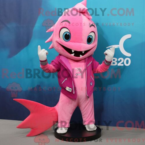 Costume Mascotte Redbrokoly De Barracuda Rose Personnage Habillé Avec Un Jean Évasé Et Des Boucles D Oreilles