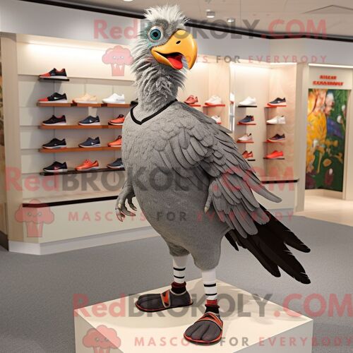 Costume De Mascotte Redbrokoly De Faisan Gris Personnage Habillé Avec Un Pantalon De Jogging Et Des Lacets De Chaussures