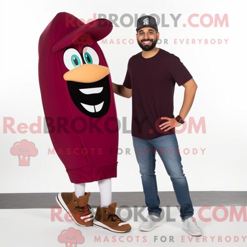 Personnage De Costume De Mascotte Redbrokoly De Maroon Tacos Habillé Avec Un Sweat À Capuche Et Des Clips Pour Chaussures