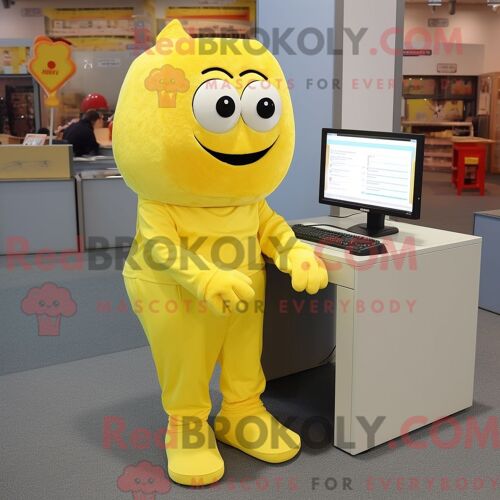Personnage De Costume De Mascotte Redbrokoly D Ordinateur Jaune Citron Habillé Avec Un Pantalon En Velours Côtelé Et Des Boutons De Manchet