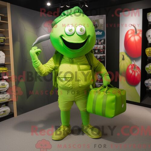 Personnage De Costume De Mascotte Redbrokoly Pad Thai Rouge Habillé Avec Un Rash Guard Et Des Colliers