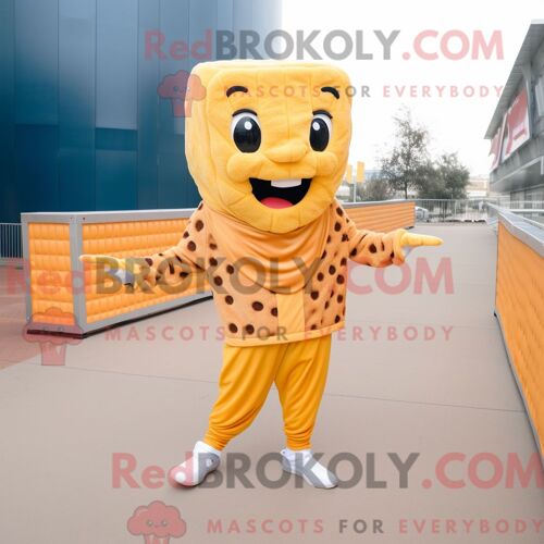 Personnage De Costume De Mascotte Redbrokoly De Sandwich Au Fromage Grillé Jaune Habillé Avec Un Pantalon De Jogging Et Des Écharpes