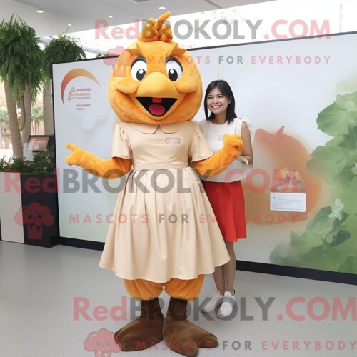 Costume De Mascotte Redbrokoly De Poulet Au Beurre Beige Personnage Habillé Avec Une Jupe Plissée Et Des Pinces À Cheveux