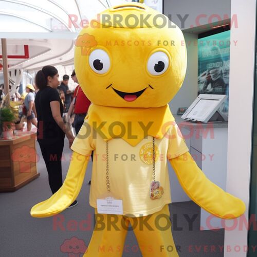 Mascotte Redbrokoly De Personnage D Autruche Grise Habillé D Un Col Roulé Et De Boucles D Oreilles