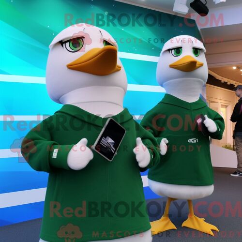 Costume De Mascotte Redbrokoly De Mouette Verte Forêt Habillé D Un Pull Et De Montres Intelligentes