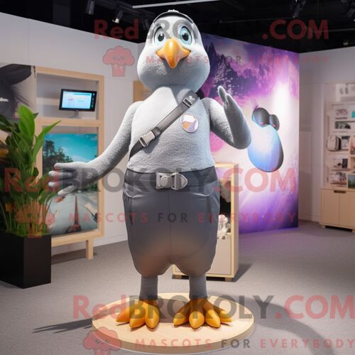 Costume Mascotte Redbrokoly De Pigeon Gris Habillé D Un Maillot De Bain Une Pièce Et De Bretelles