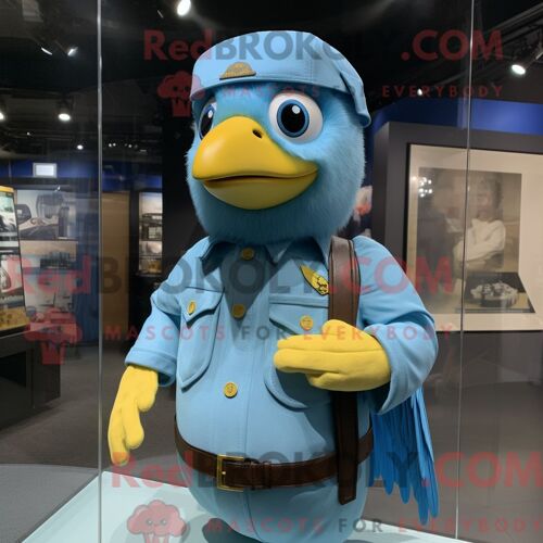 Costume Mascotte Redbrokoly De Canari Bleu Ciel Habillé D Un Débardeur Et De Bérets