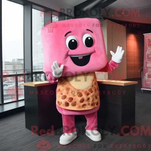 Personnage De Costume De Mascotte Redbrokoly De Sandwich Au Fromage Grillé Rose Habillé Avec Un Col Roulé Et Des Bonnets